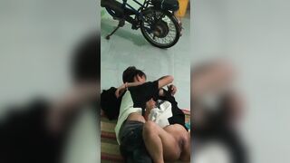 Quay lén em trai mạng ny về nhà