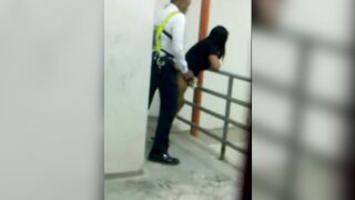 quay lén anh bảo vệ tòng teng cùng em nhân viên ngân hàng ngoài hành lang