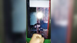 Em Trang 2k nhờ anh họ bắn tinh trùng lên ảnh bản thân