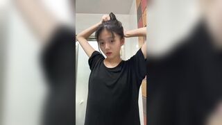 Full clip 20 p em gái ở nhà một mình chán quá đâm ra nứng lồn