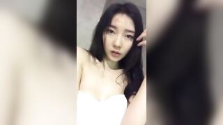 em gái múp nứng trong nhà tắm thủ dâm rỉ nước