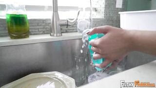 Cô con gái gạ tình cha dượng và cái kết.