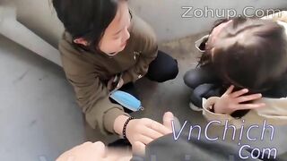 2 em nữ sinh thay phiên nhau bú cu  anh trai