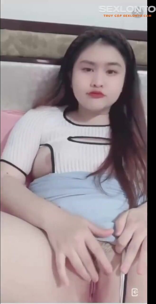 Clip Bé Ly Bình 2k2 Mũm Mĩm Lồn Hồng Dù Thủ Dâm Nhiều