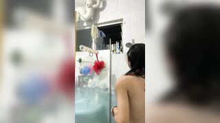 Em gái tắm 4