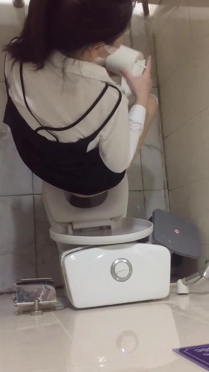 Tác nghiệp nhà vệ sinh 24