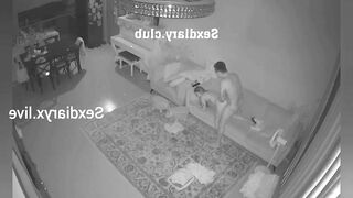 HACK CAM Chị vợ đang nằm xem sex thudam thì anh bồ đến chơi
