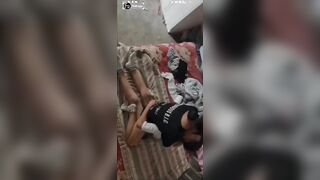 LOẠN LUÂN - MẸ vắng nhà 2 ae lôi nhau ra chịch còn méo biết nhét vào như nào hài vl