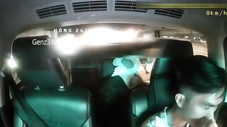 Clip Sex Cặp Đôi Ăn Kem Trên Xe Taxi