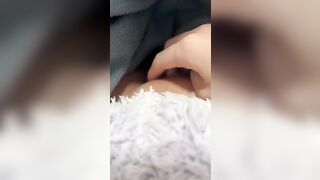 nửa đêm nứng vạch lồn là sờ lại ướt