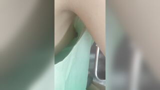 Em gái không măc áo ngực lộ núm