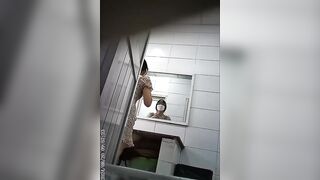 Quay lén nhà wc P4, đky kênh ib tui cho xem cơ thể nhó