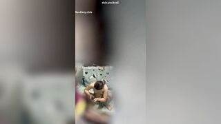 Em gái thay đồ bị quay lén