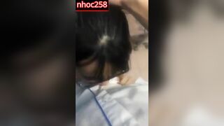Em nữ sinh lén lút bú cu cho bạn thân ở cầu thang trường học lúc nghỉ giải lao