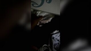 Lấy trộm áo ngực và quần lót của con e gái ***