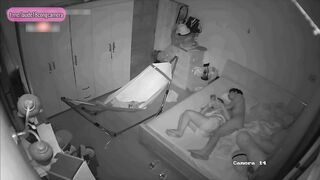 Hack cam cặp vợ chồng tranh thủ con ngủ địt hăng say