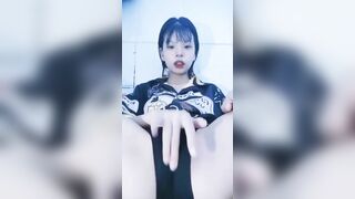 Gái teen móc lồn