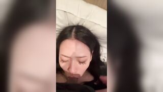 Mặt hơi bướng nhưng cho bú cu là ngoan liền