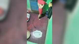 Quay lén mẹ tắm 2