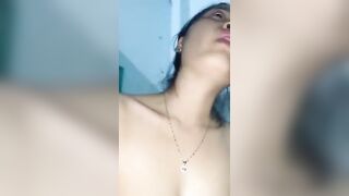 Thủ dâm trợn cả mắt