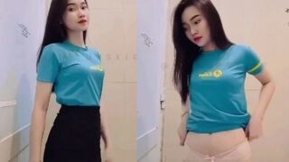 Sex em nhân viên Điện máy xanh chảy nước ướt ga giường