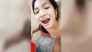 Lệ quyên móc rồi đái vô ca rồi uống ai muốn xem full thì nt giá 50k full video nha