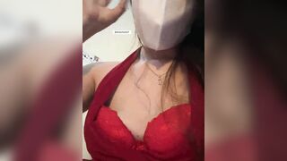 Show hàng thủ dâm trong tolet 3
