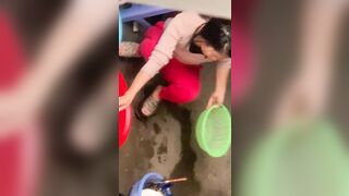 Lén nhìn em hàng xóm để sục chim