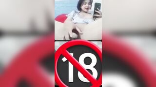Bé nhi lén lút