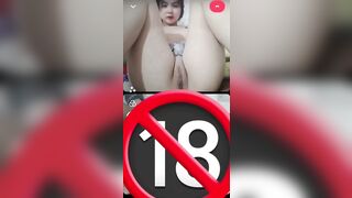 Bé nhi lén lút