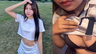 Nữ Sinh Dâm Lồn Hồng Móc Bướm Trong Nhà Vệ Sinh Trường 2