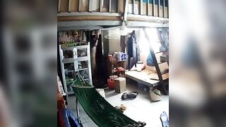 Vợ chồng thuê trọ không biết chủ trọ đặt cam quay lén địt nhau vô tình bị cam quay lạ