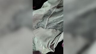 Trộm bắn tinh vào quần lót em gái