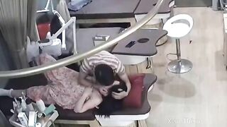 Thằng bạn đi công tác để cô vợ làm spa ngon thế này thì ~ Sex Viet