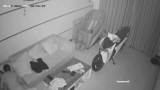 Hack cam chồng đi công tác coi camera ở nhà vợ làm gì và cái kết