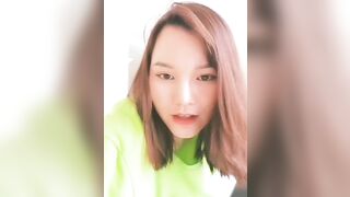 Em gái show thách thức cộng đồng mạng