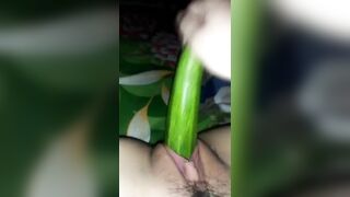 Em gái mới lớn nứng lồn quá thủ dâm với dưa leo cực sướng