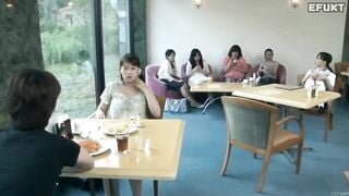 Nữ sinh nhật public làm phiền người lạ