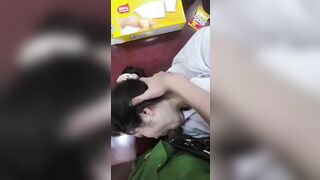 Anh công an may mắn được em học sinh bú cặt