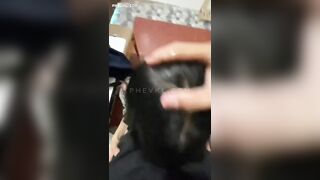 Vừa vào phòng chưa kịp làm gì anh đã dí cặc vào mồm em bắt bú rồi