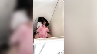 đụ em gái *** trong wc công cộng