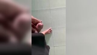 Sục khi mẹ hương ngủ rồi lén để cu lên tay