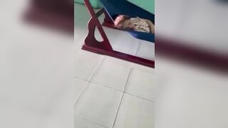 Sục khi mẹ hương ngủ rồi lén để cu lên tay