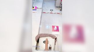 Em gái việt móc lồn