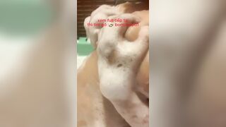 cặp vú em nó to coi kìa