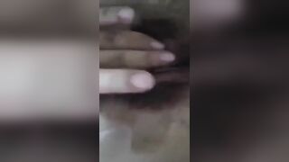 Em kính cận dâm dục móc lồn rồi liếm sạch dâm thủy