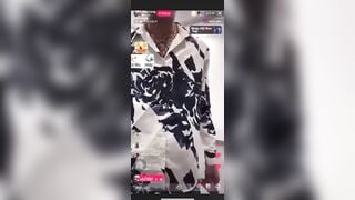 vợ thầy long lộ clip thay đồ trực tiếp trên live