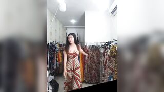 VN sự cố lộ hàng khi live stream P9