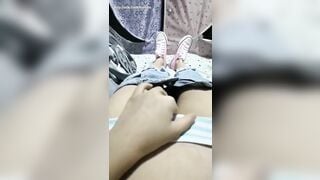Mới đi học về đã lên giường thủ dâm
