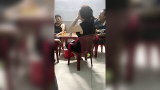Chị gái tiếp viên